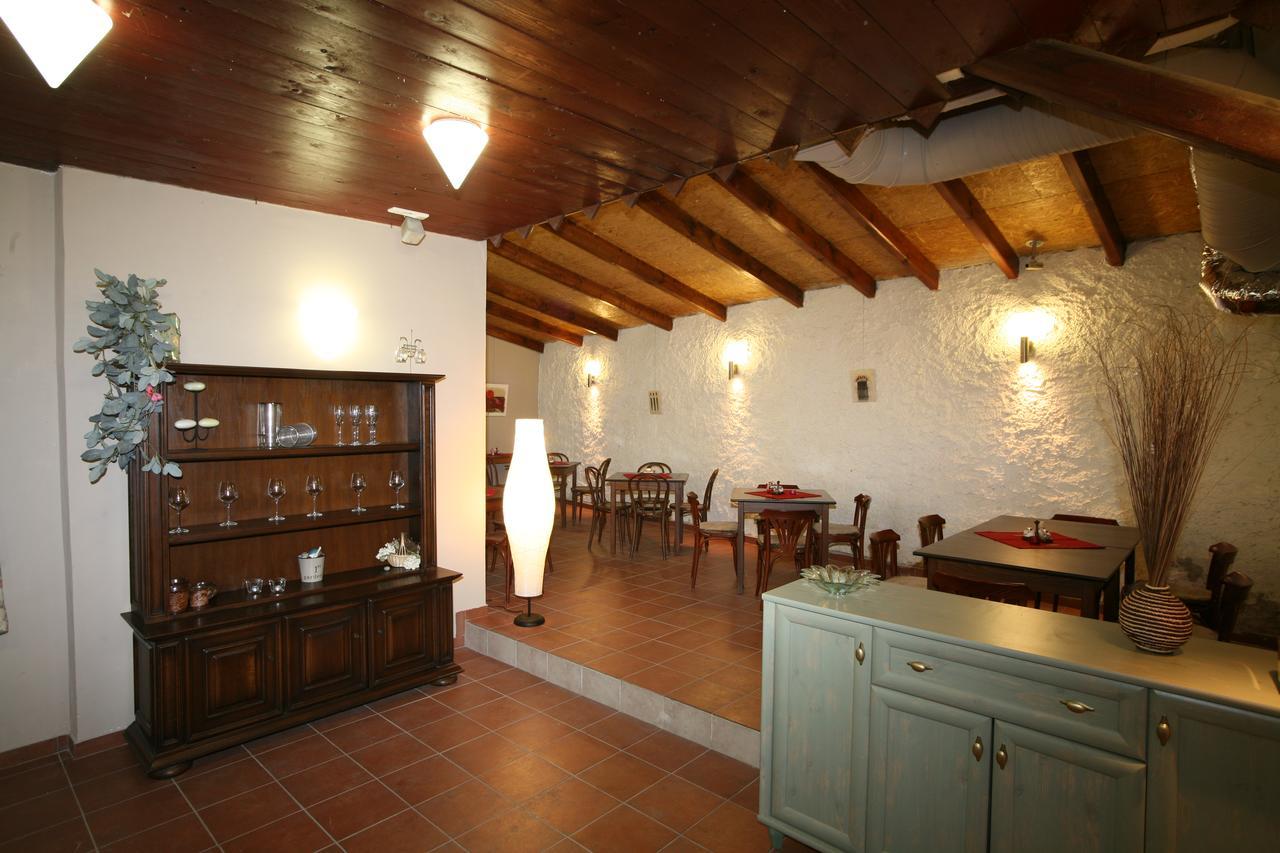 Hotel U Cerneho Orla Kostelec nad Černými Lesy 외부 사진