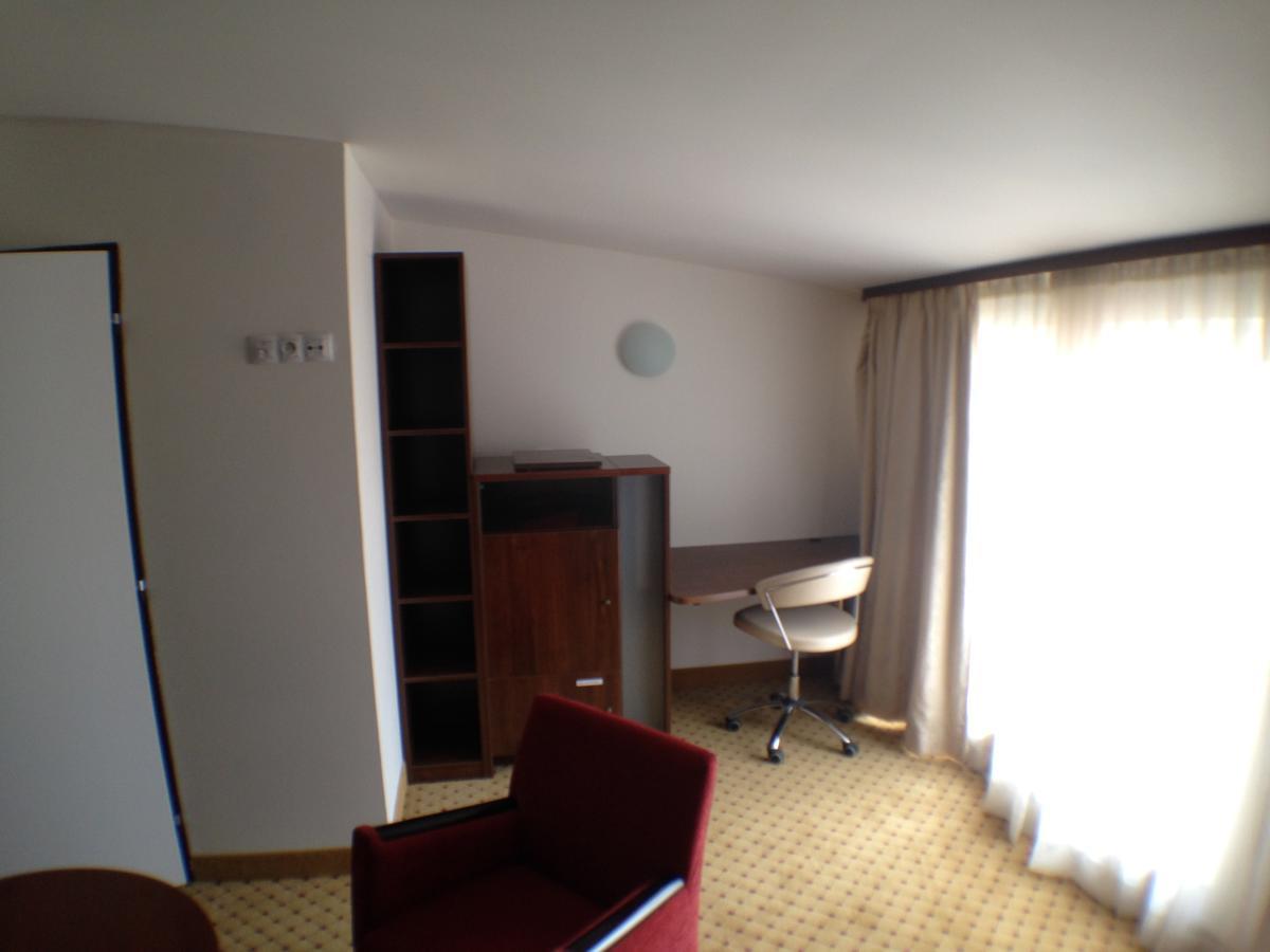 Hotel U Cerneho Orla Kostelec nad Černými Lesy 외부 사진