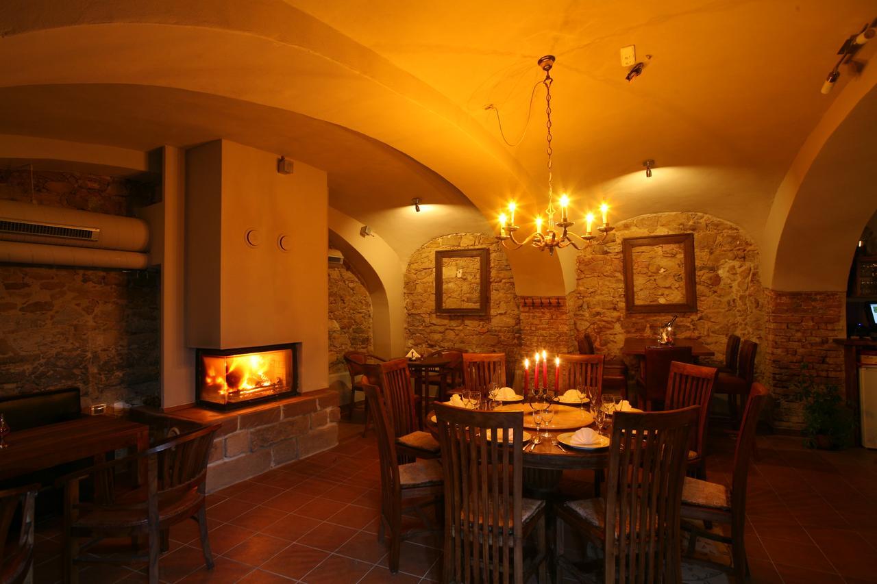 Hotel U Cerneho Orla Kostelec nad Černými Lesy 외부 사진