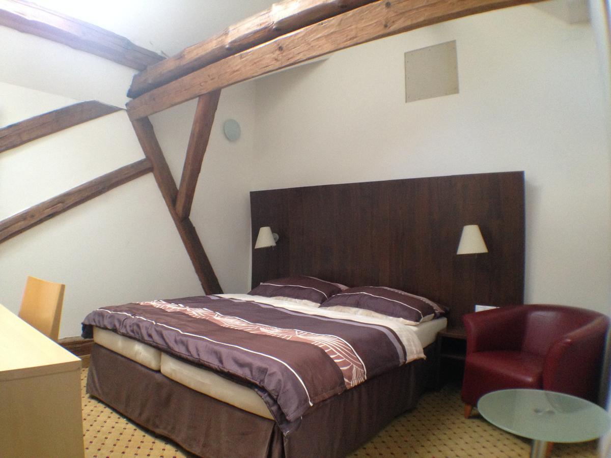 Hotel U Cerneho Orla Kostelec nad Černými Lesy 외부 사진