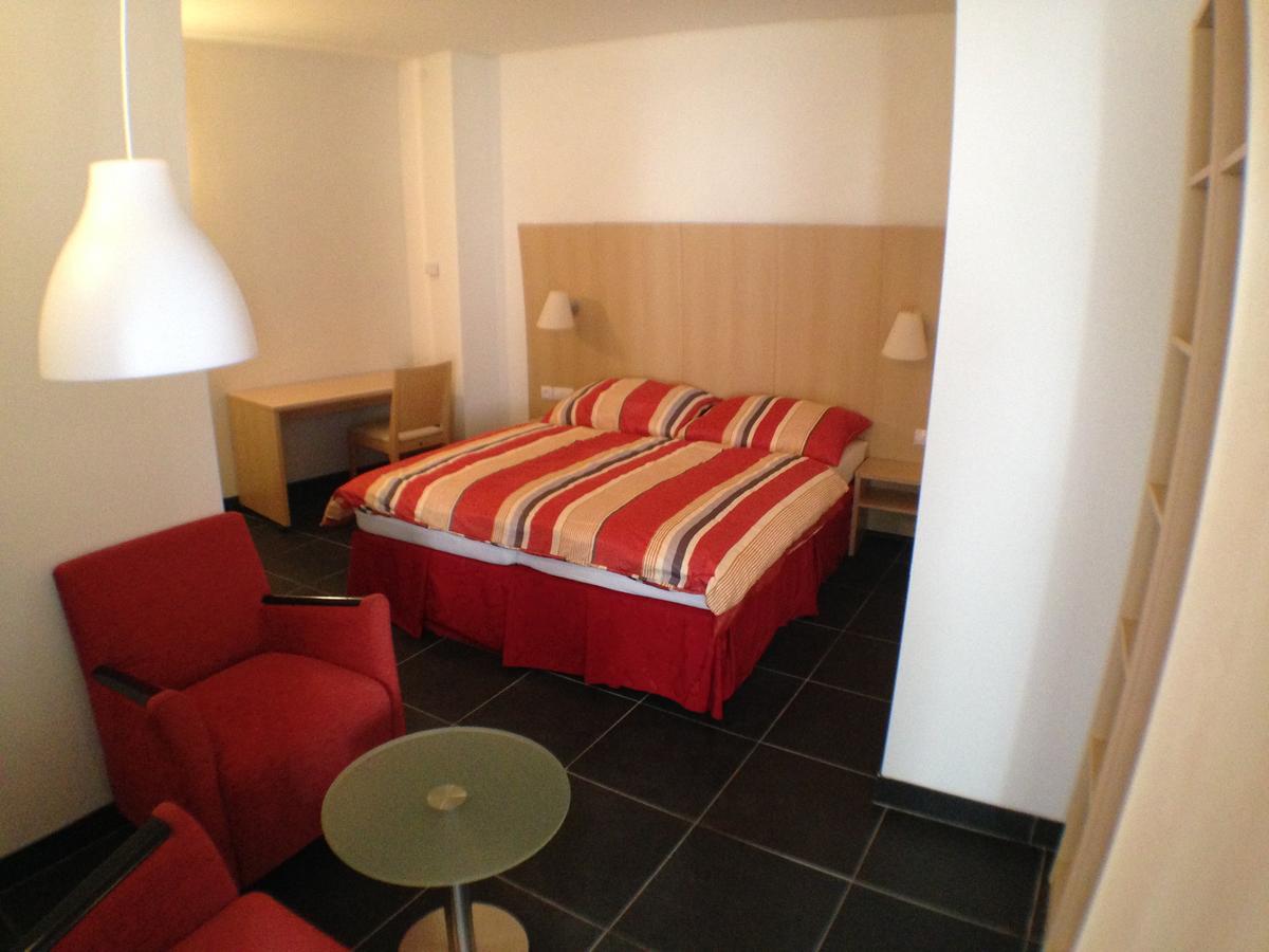 Hotel U Cerneho Orla Kostelec nad Černými Lesy 외부 사진