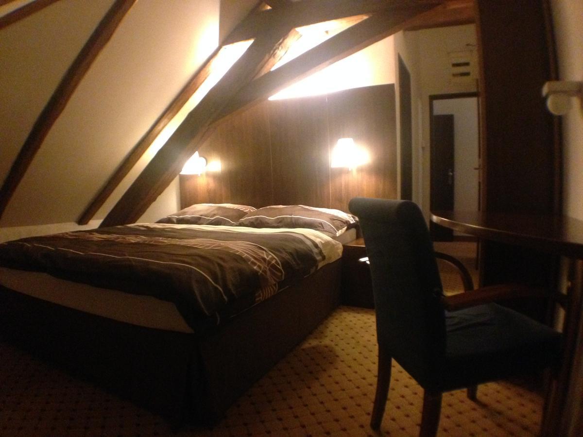 Hotel U Cerneho Orla Kostelec nad Černými Lesy 외부 사진