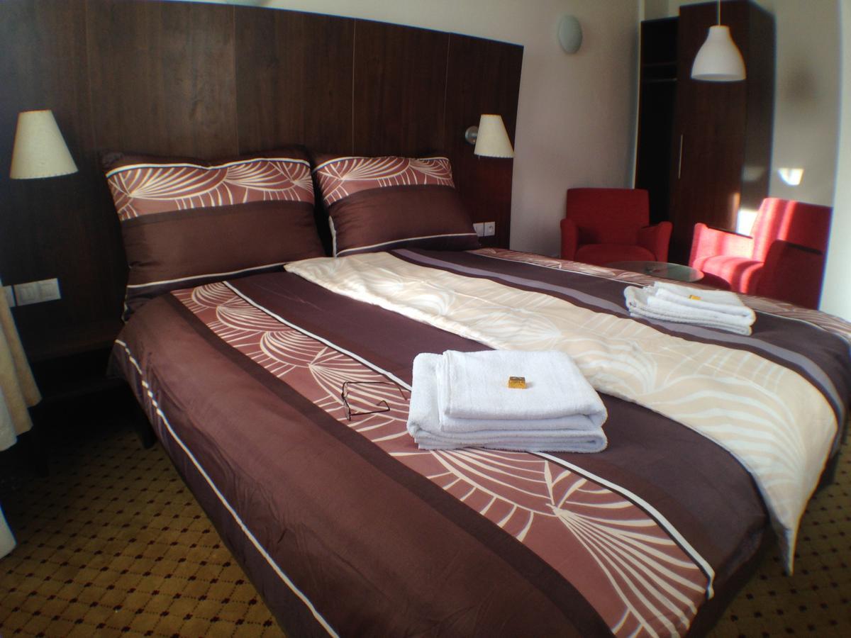 Hotel U Cerneho Orla Kostelec nad Černými Lesy 외부 사진