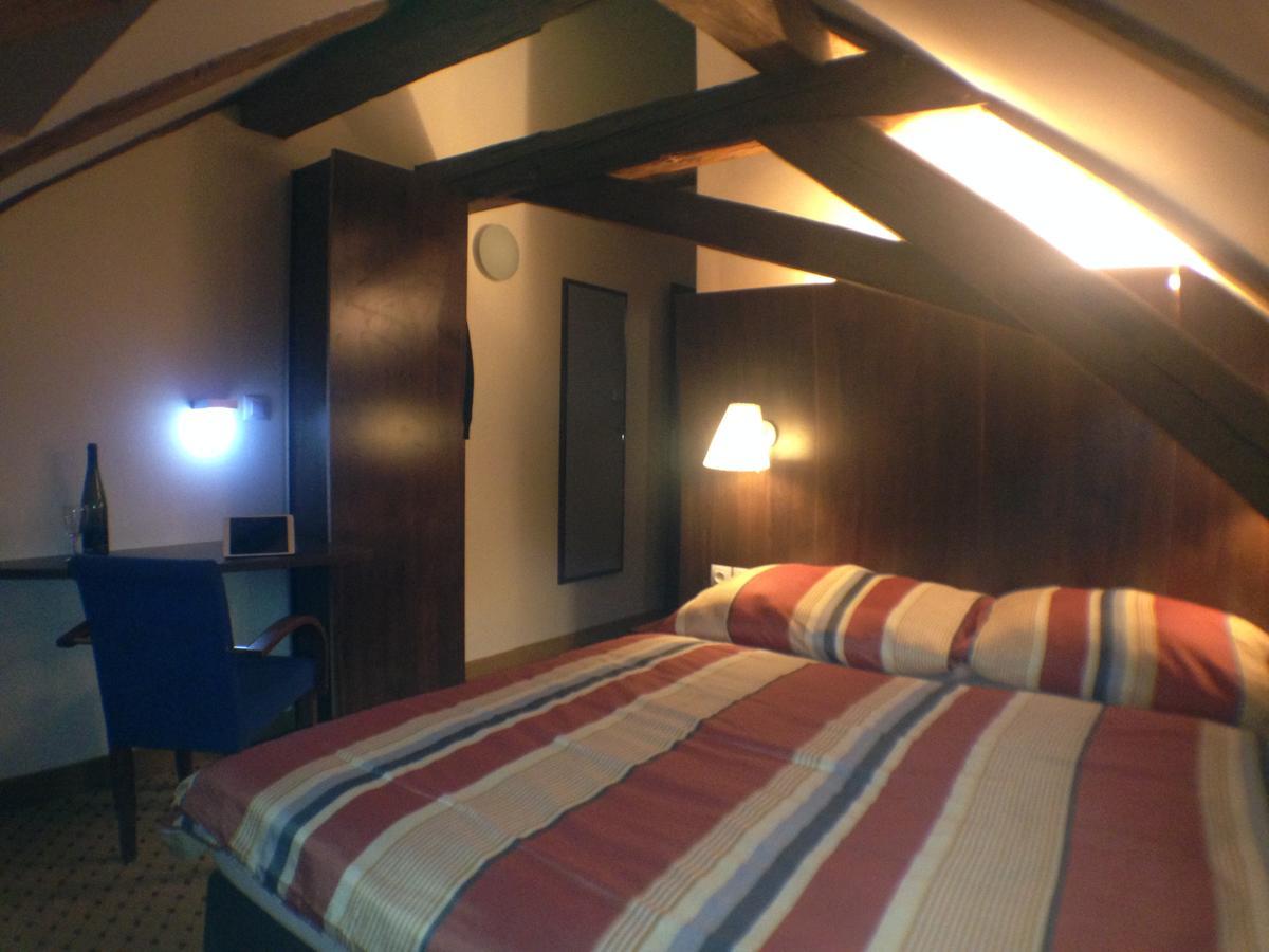 Hotel U Cerneho Orla Kostelec nad Černými Lesy 외부 사진