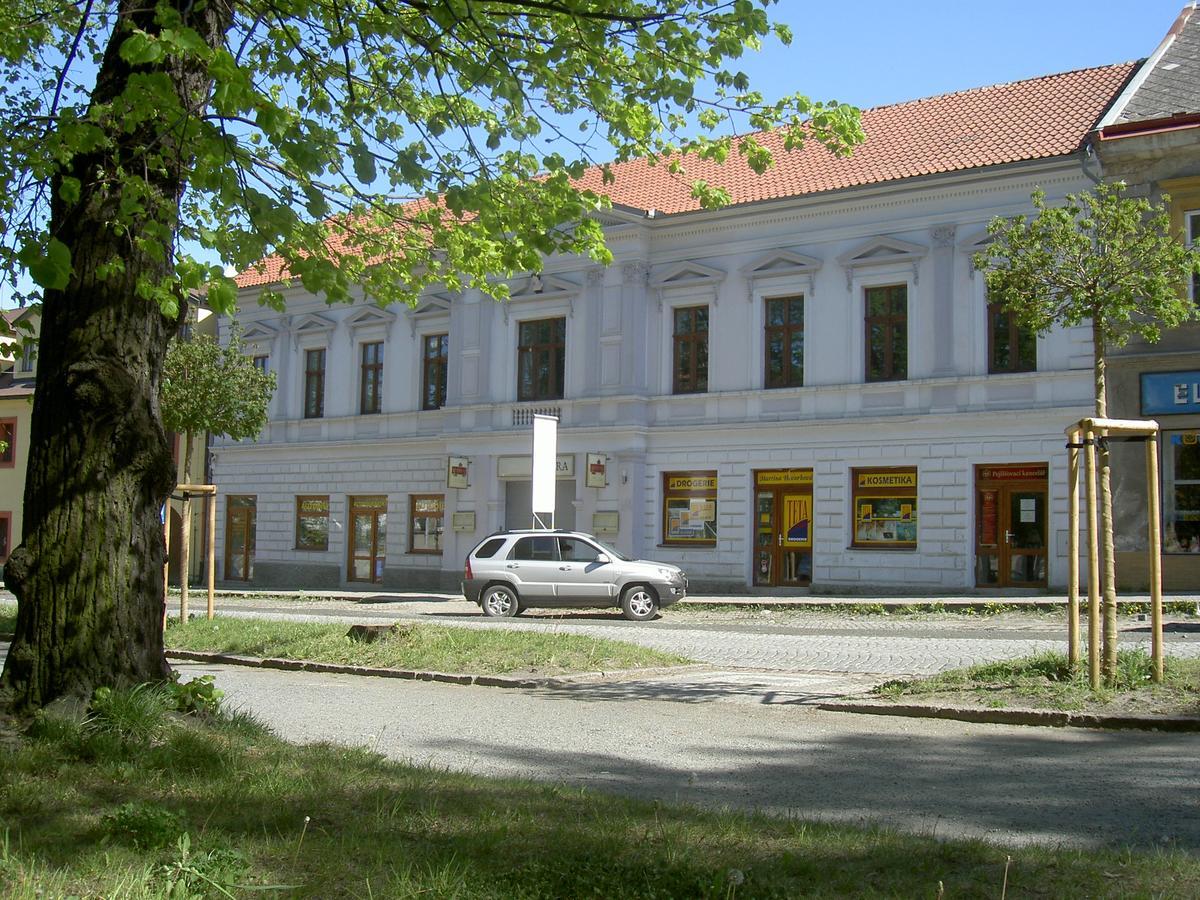 Hotel U Cerneho Orla Kostelec nad Černými Lesy 외부 사진