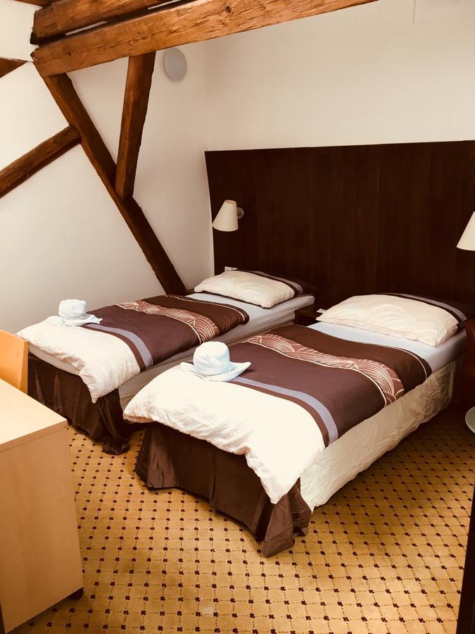 Hotel U Cerneho Orla Kostelec nad Černými Lesy 외부 사진