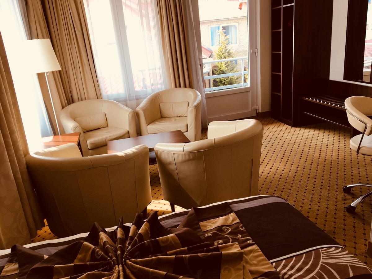 Hotel U Cerneho Orla Kostelec nad Černými Lesy 외부 사진