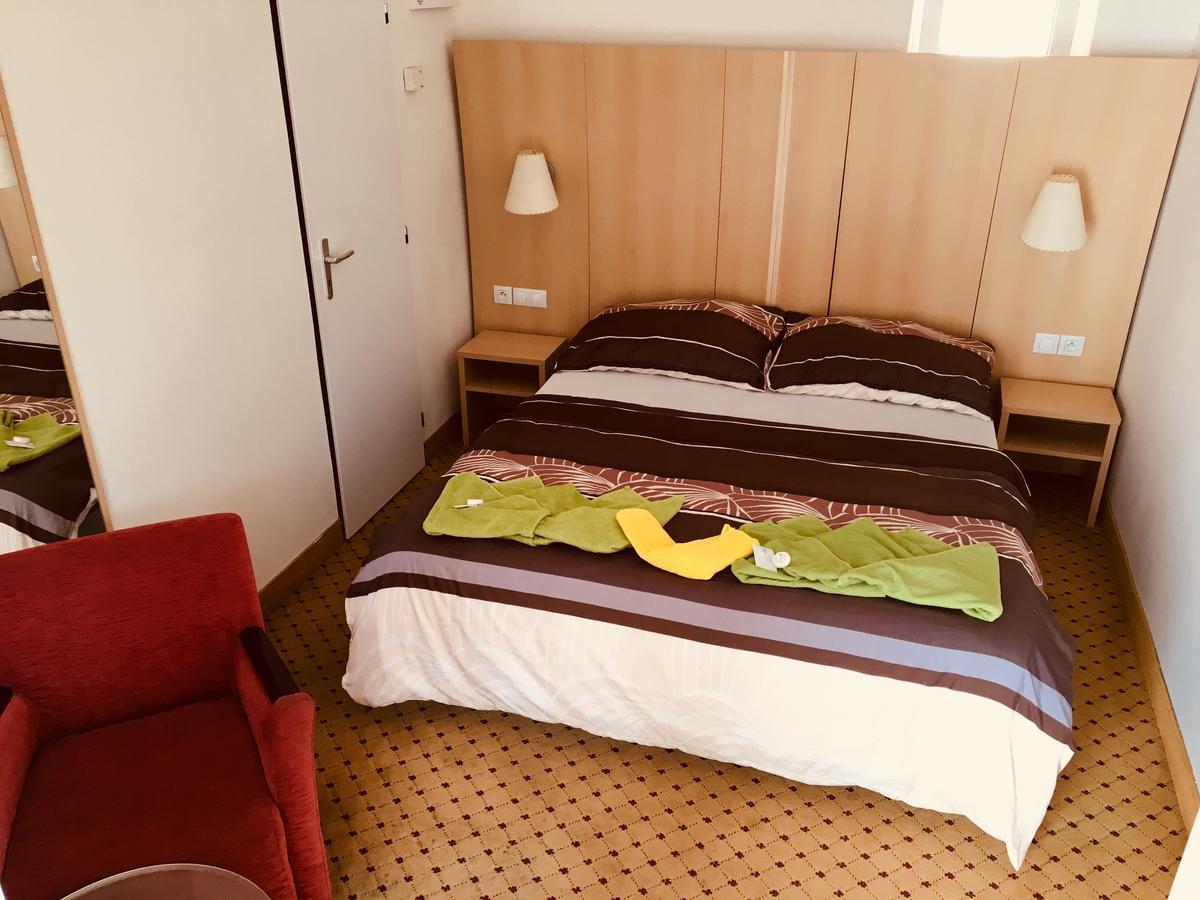Hotel U Cerneho Orla Kostelec nad Černými Lesy 외부 사진