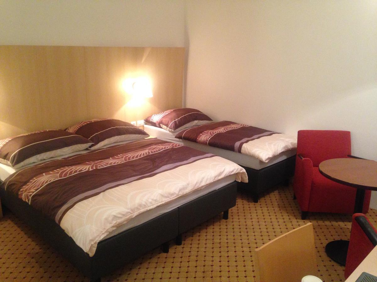 Hotel U Cerneho Orla Kostelec nad Černými Lesy 외부 사진